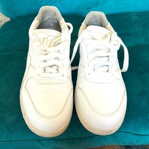 Everlane white leather tennis sneakers